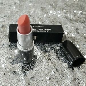 MAC LIPSTICK